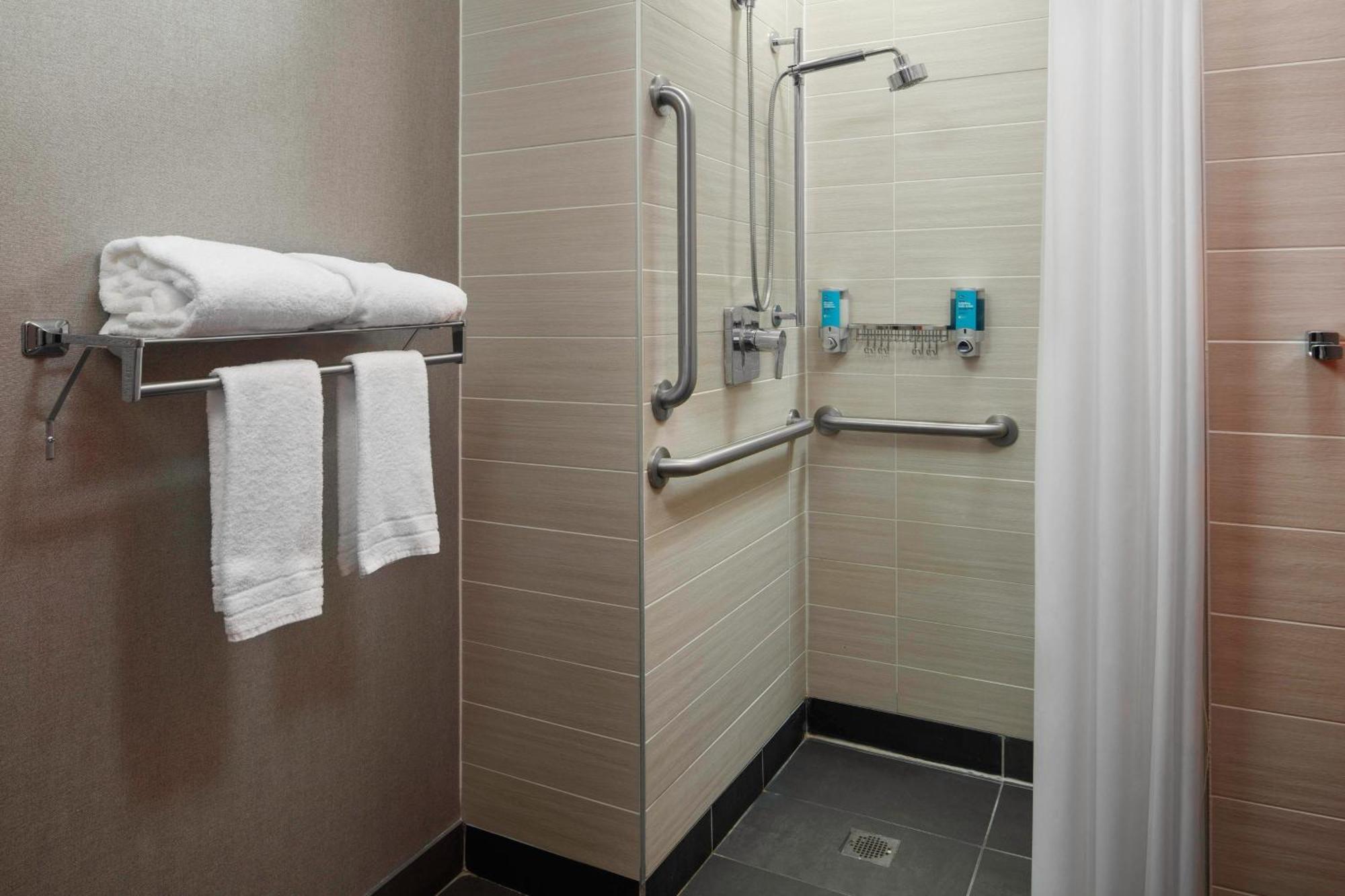 อลอฟต์ บัฟฟาโล แอร์พอร์ต Hotel ชีคโทวากา ภายนอก รูปภาพ